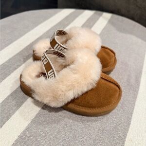 UGG Funkette. Shearling sling back 8T